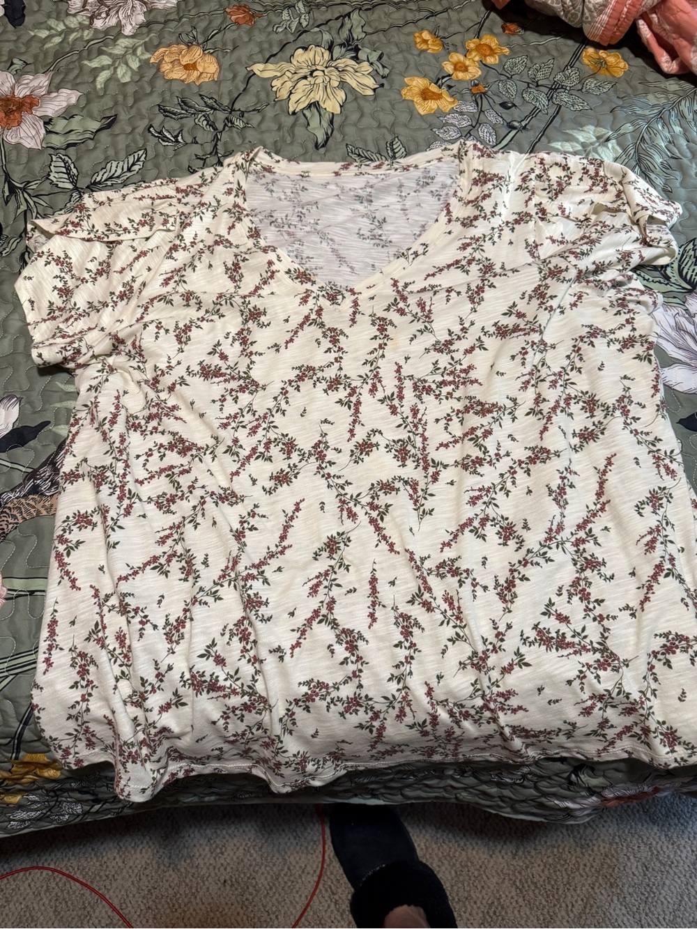 Women's V-Neck Floral Tee - White with Pink Floral Maurices size 3X brand new